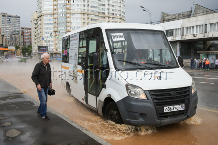 Обстановка у метро "Молодежная" в Москве