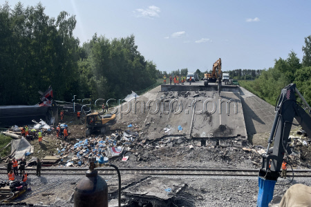 Обстановка на месте обрушения моста в Брянской области