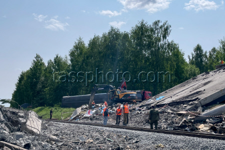 Обстановка на месте обрушения моста в Брянской области