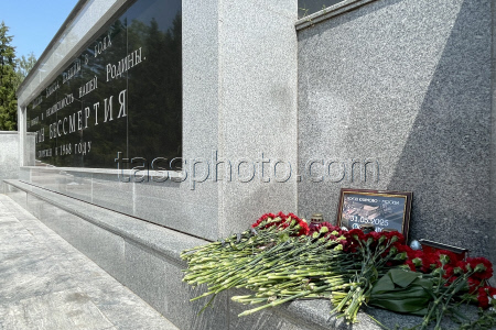 Makeshift memorial for victims of overpass collapse in Bryansk Region, Russia