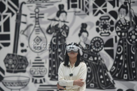 Visitors Experience XR Immersive Exhibition In Hangzhou