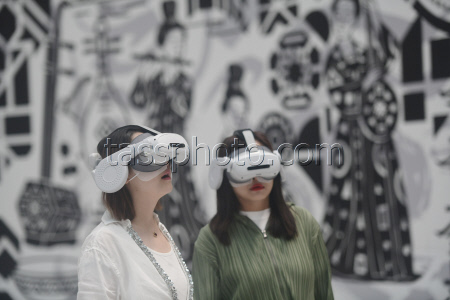 Visitors Experience XR Immersive Exhibition In Hangzhou
