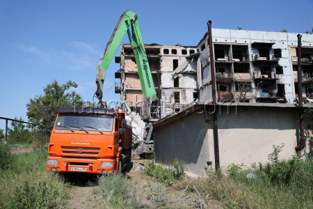 Demining and demolition of destroyed buildings in Donetsk People's Republic