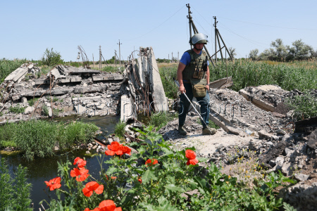 Demining and demolition of destroyed buildings in Donetsk People's Republic