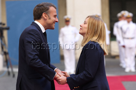 Giorgia Meloni Welcomes Emmanuel Macron - Rome