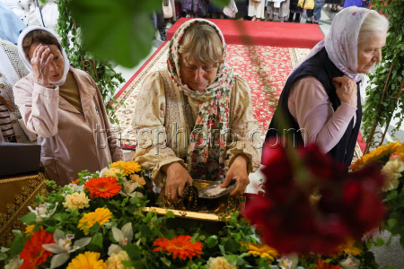 Relics of St Tikhon of Moscow arrive in Yekaterinburg, Russia