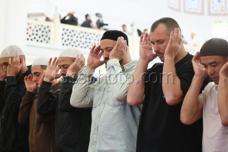 Muslims celebrate Eid-al-Adha in Simferopol